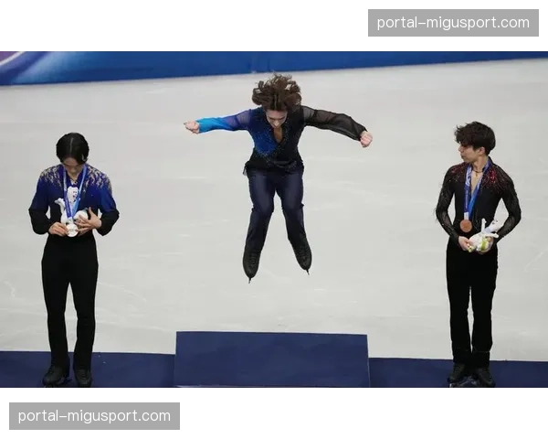 哈萨克斯坦选手萨多洛夫花样滑冰男子单人滑爆冷夺金，马里宁键山优真失手